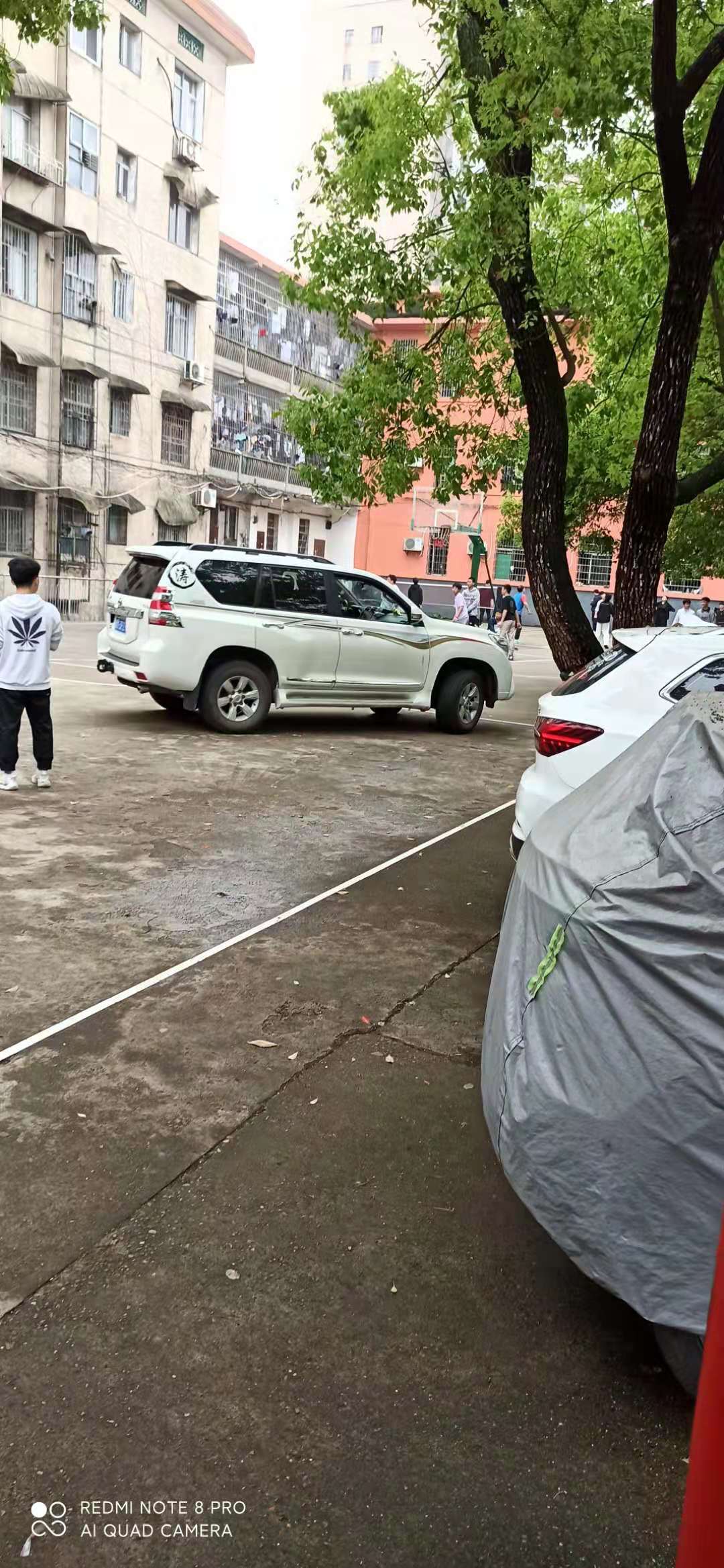 邵阳市华龙学校通道及教学楼都是违章建筑