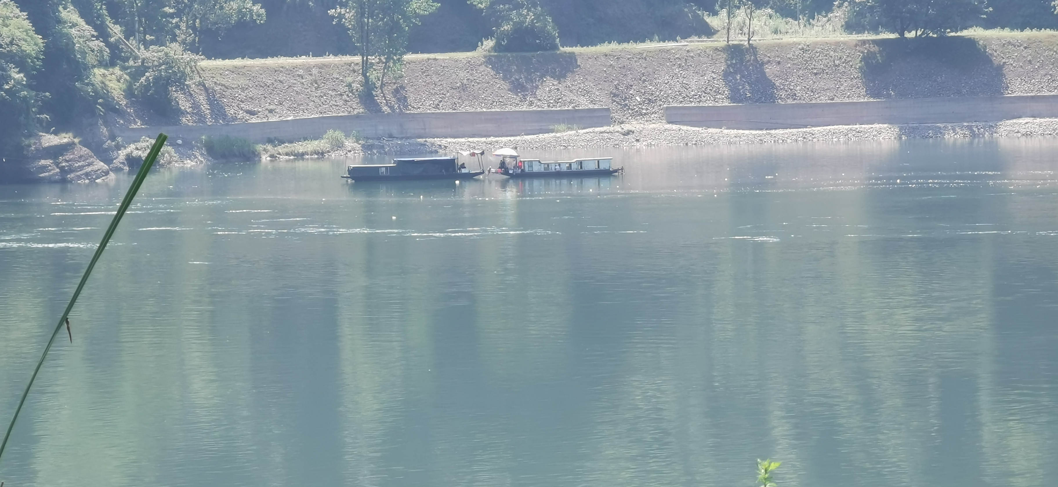 沅陵县五强溪水库有人违规垂钓