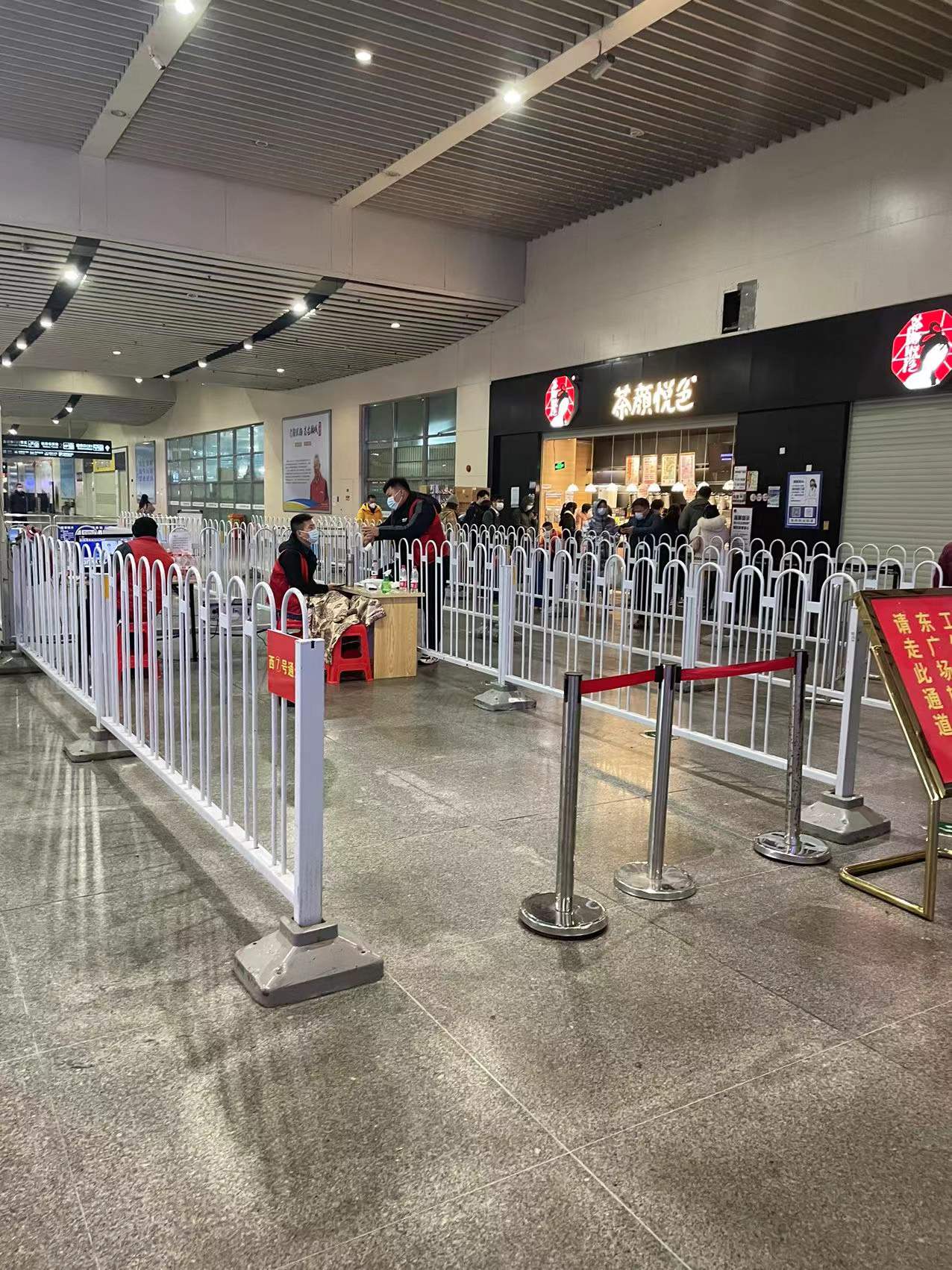 长沙南站工作人员作业不标准服务态度恶劣