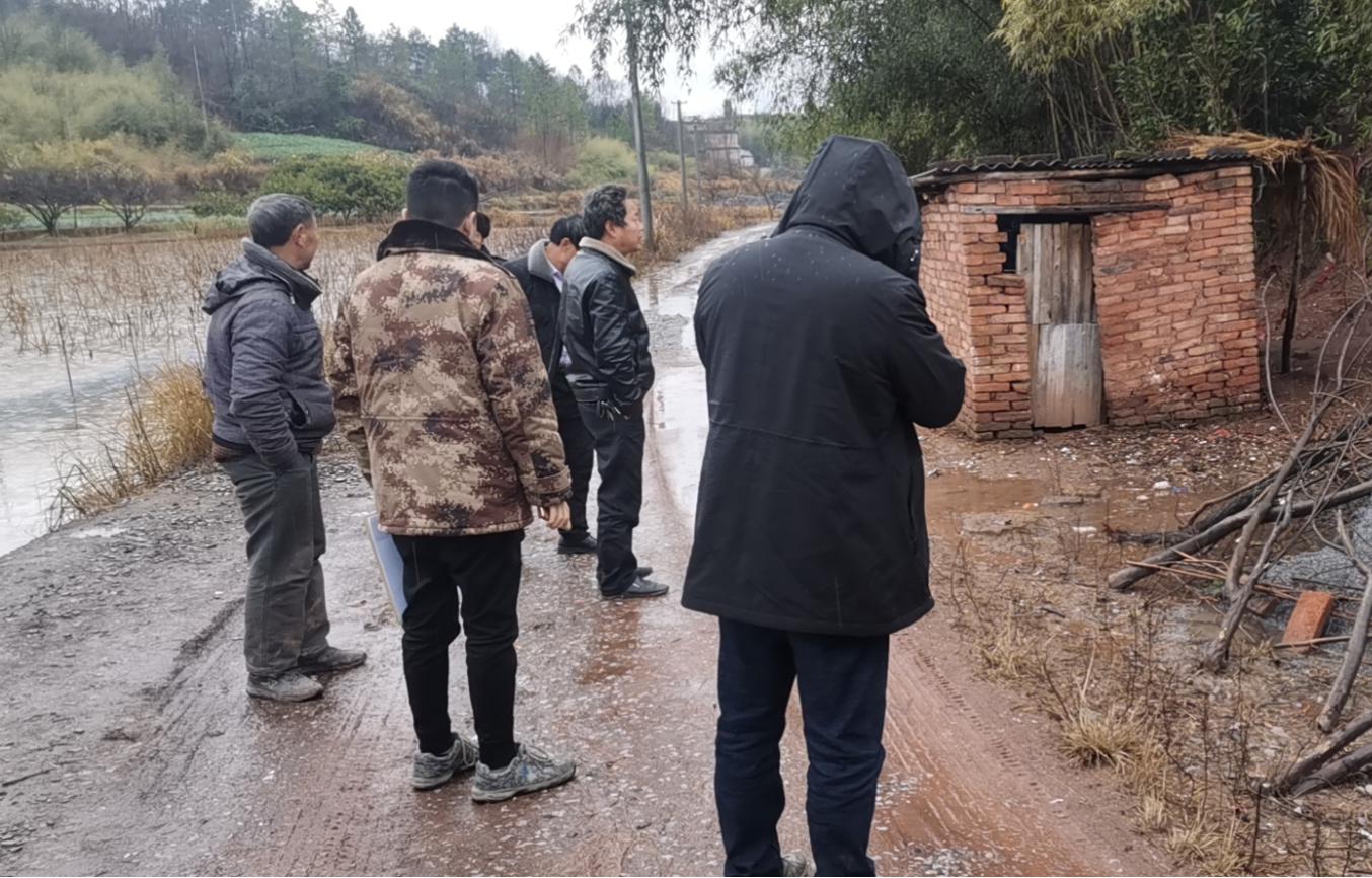 祁东县过水坪镇日辉有人占用耕地违建