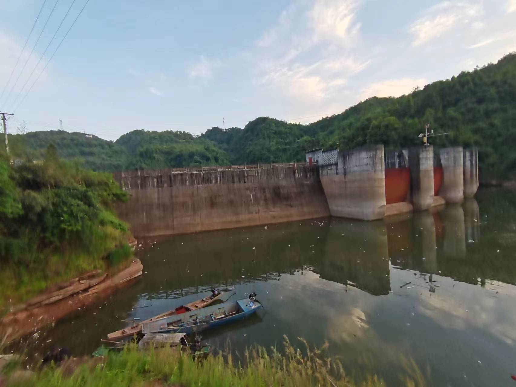 泸溪县洗溪镇能滩村第一村水库垃圾太多-百姓呼声