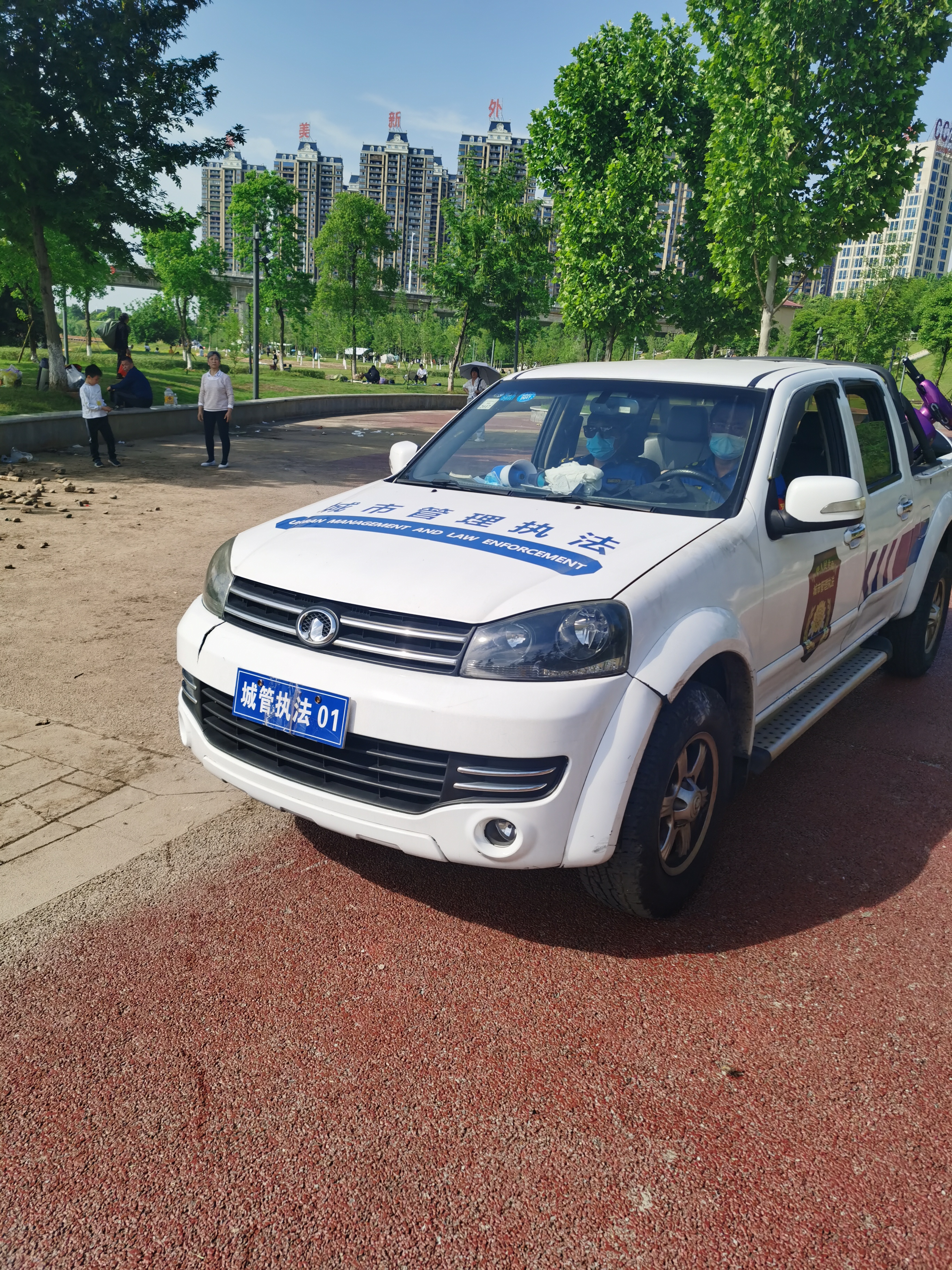 衡阳市城管执法车辆未悬挂牌照