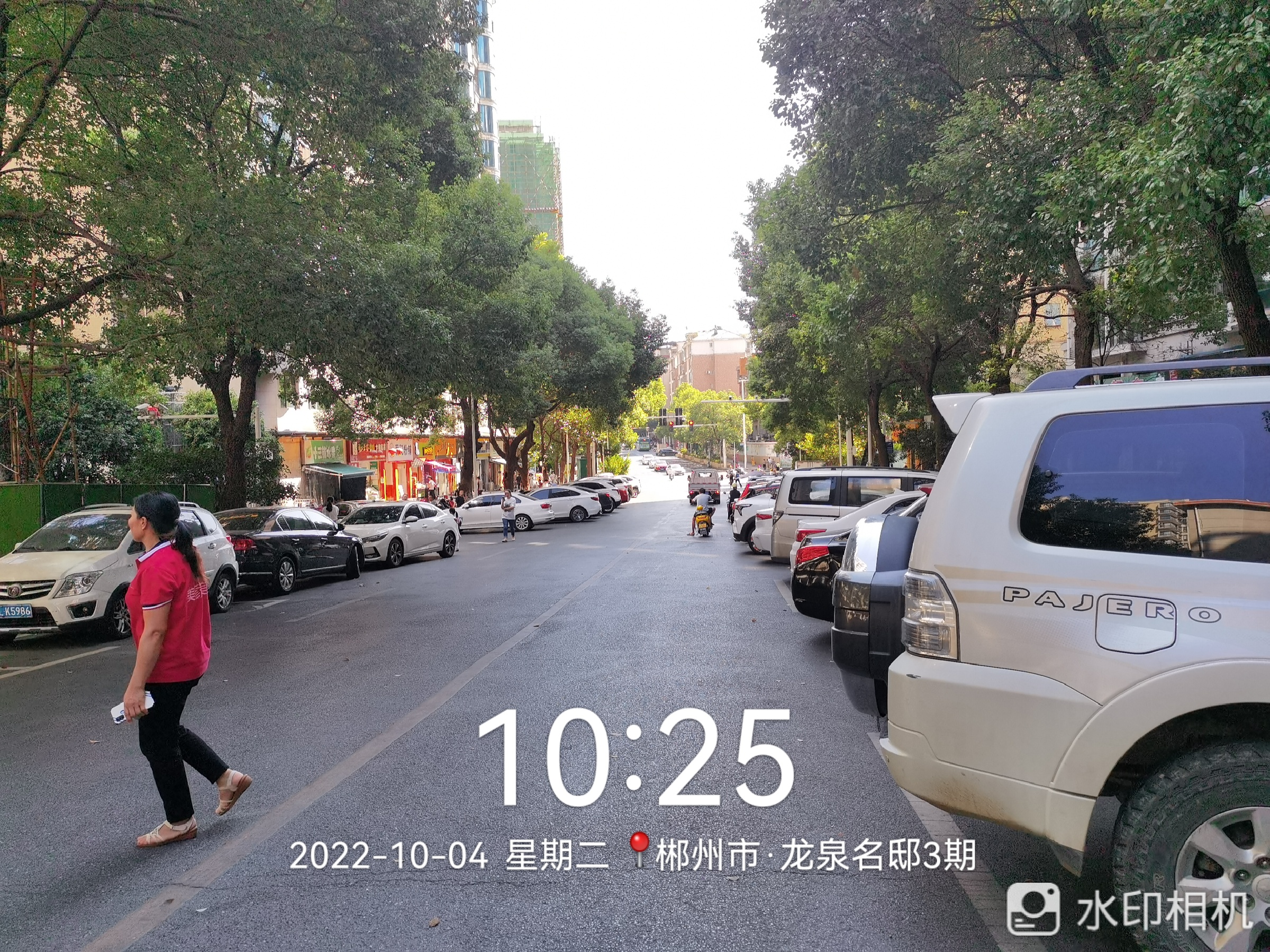 郴州市东风路延伸段违停堵路猖獗