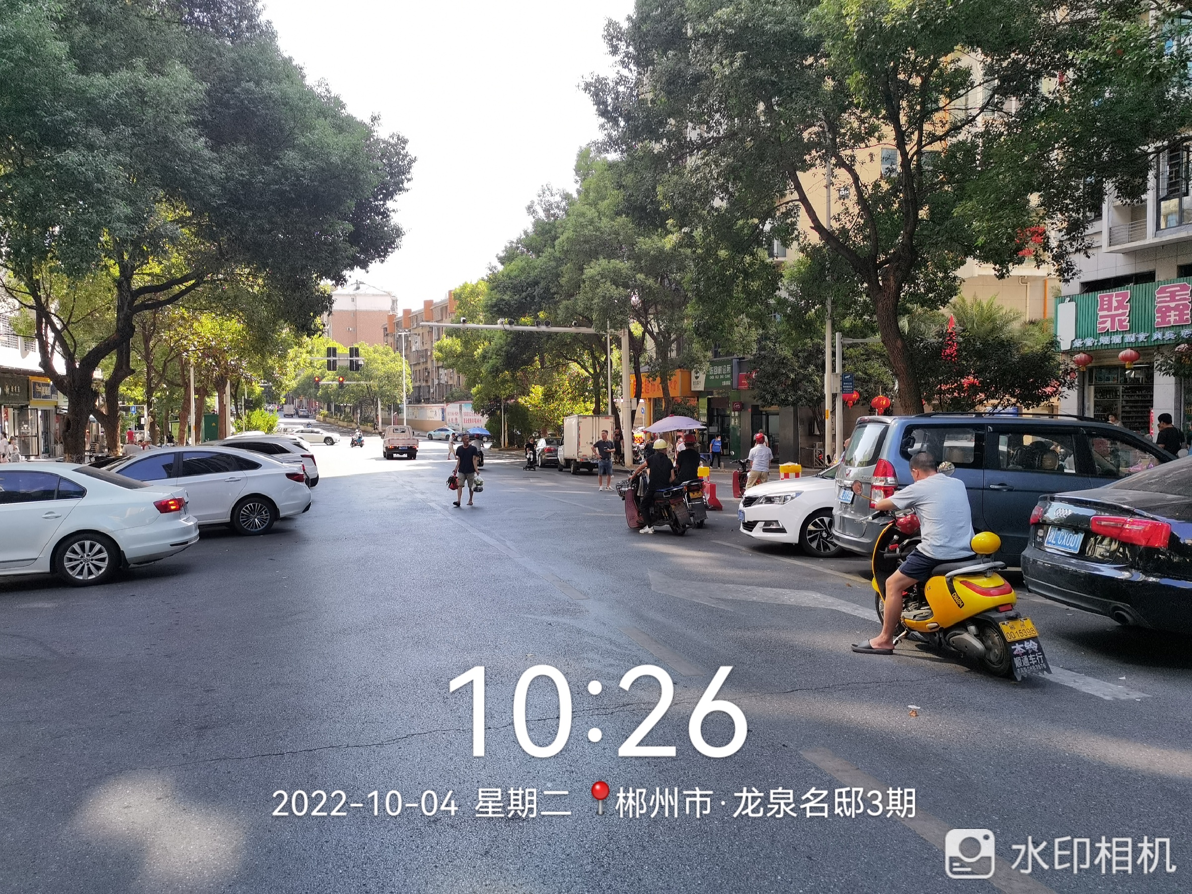 郴州市东风路延伸段违停堵路猖獗