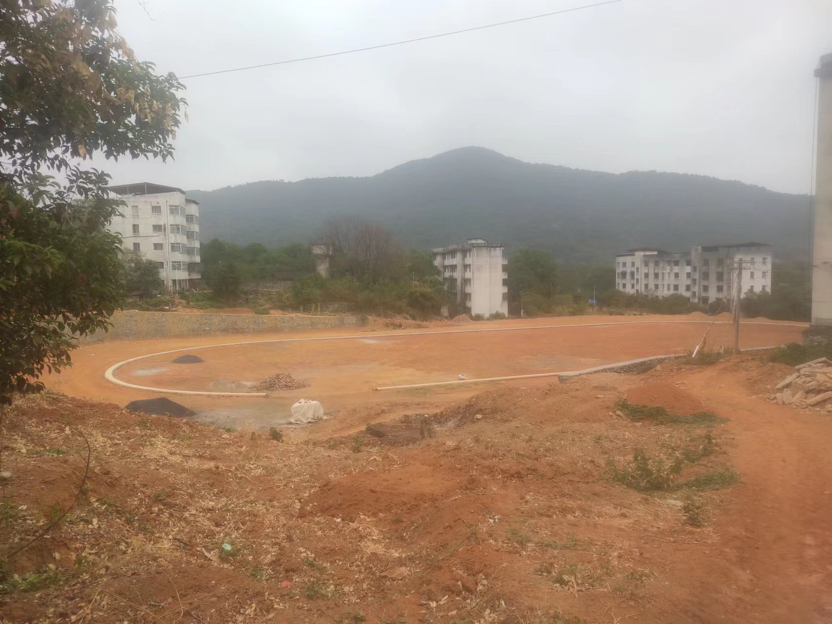 零陵区富家桥镇中学操场何时能修好?