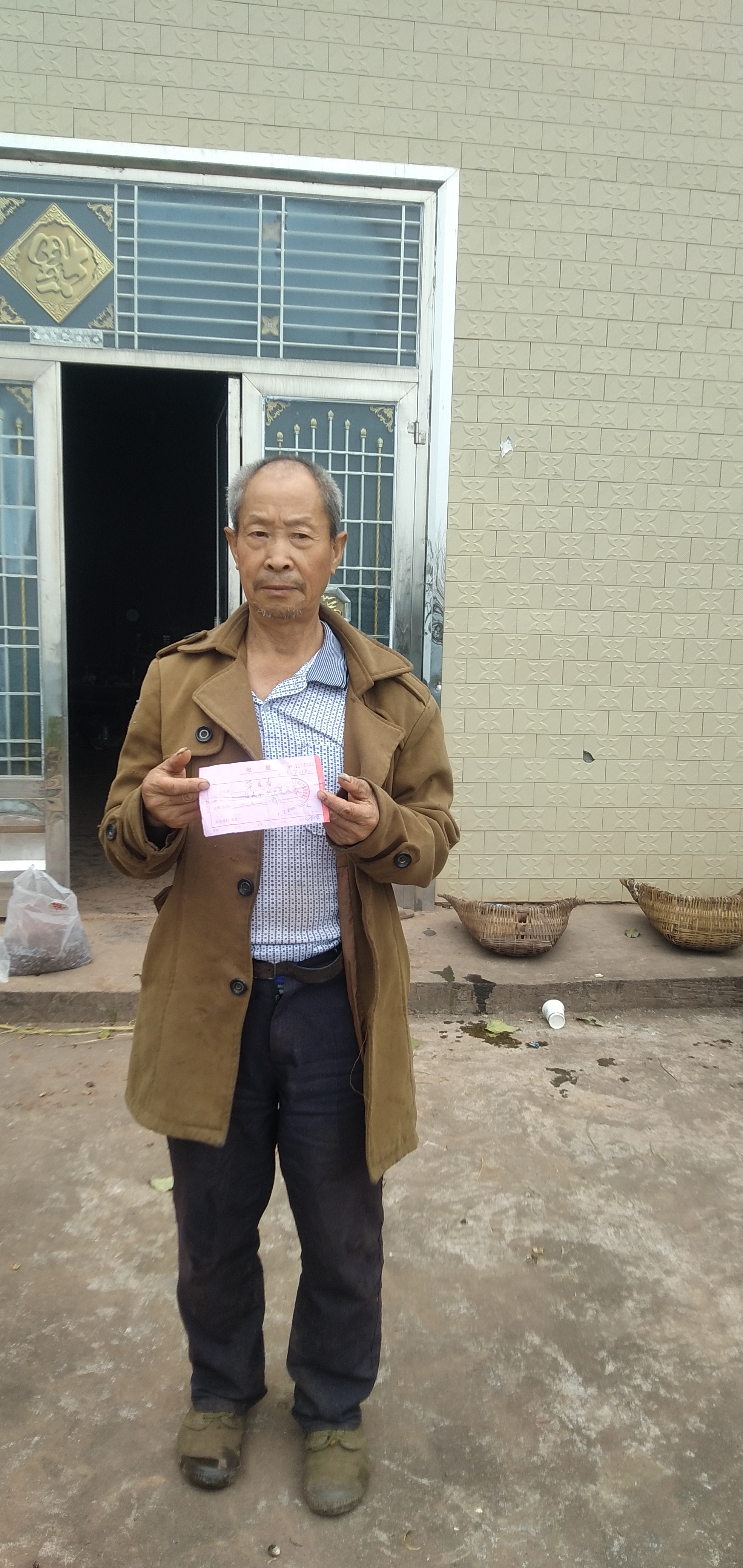 慈利县江垭镇自来水公司收取安装费用不给老百姓安装自来水