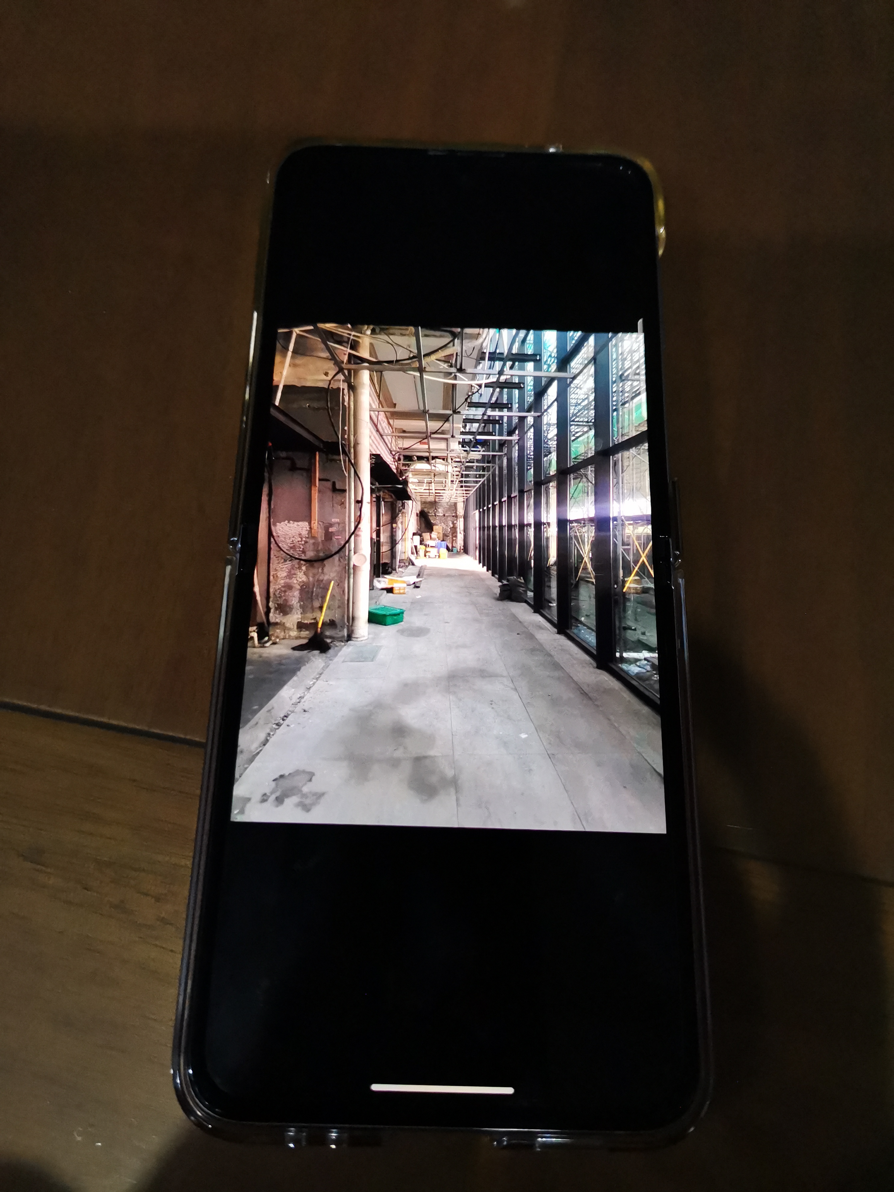 天心区解放西路城市经典一楼商铺西边挑廊砌玻璃幕墙