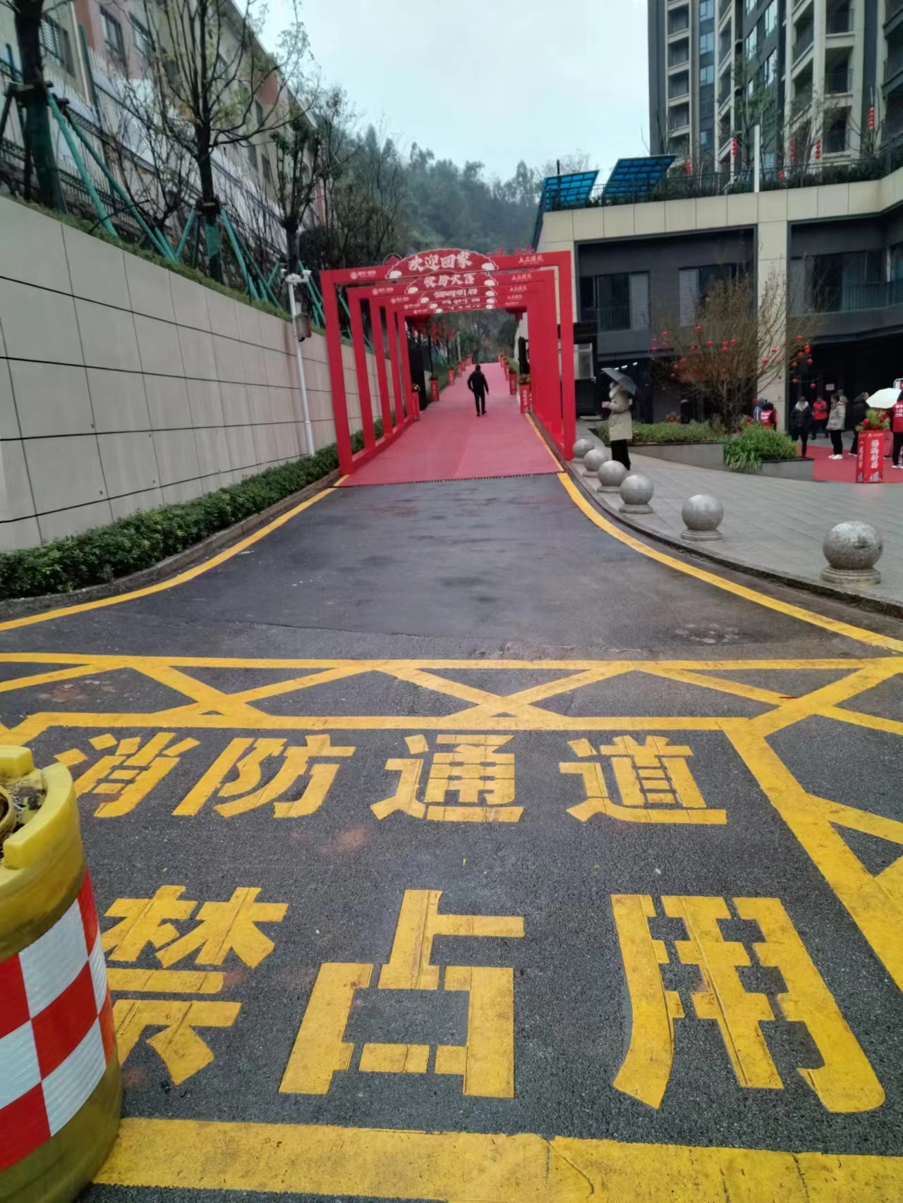 反映郴州融华上品璟苑小区没有大门等问题