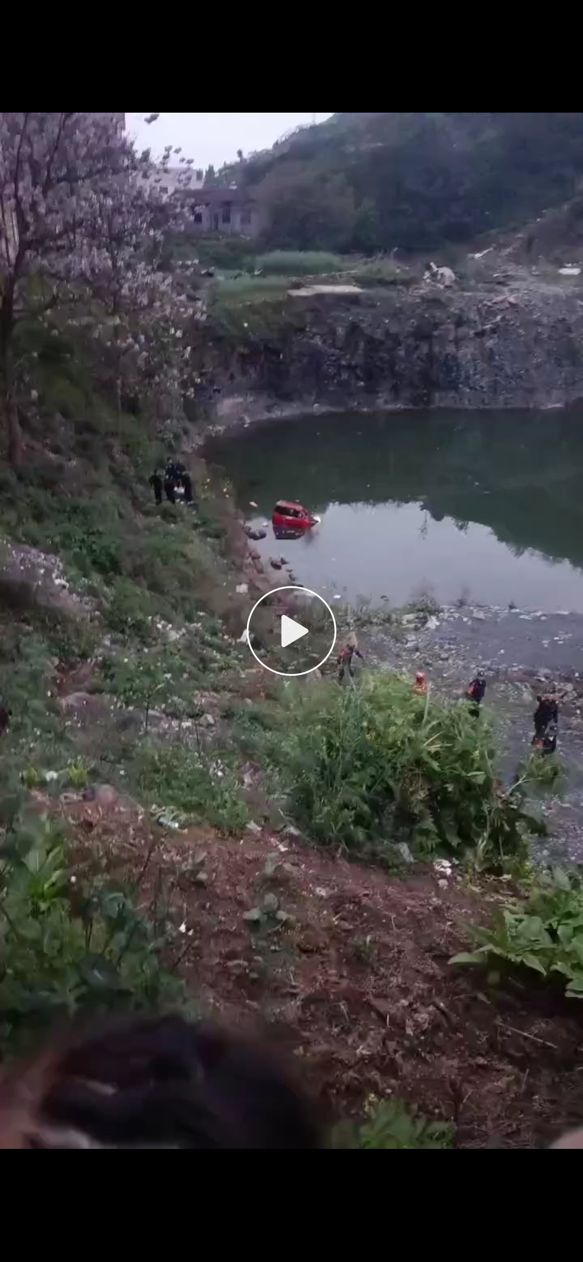 请求人恳请泸溪县人民政府责成相关主管单位尽快对此事件消除隐患