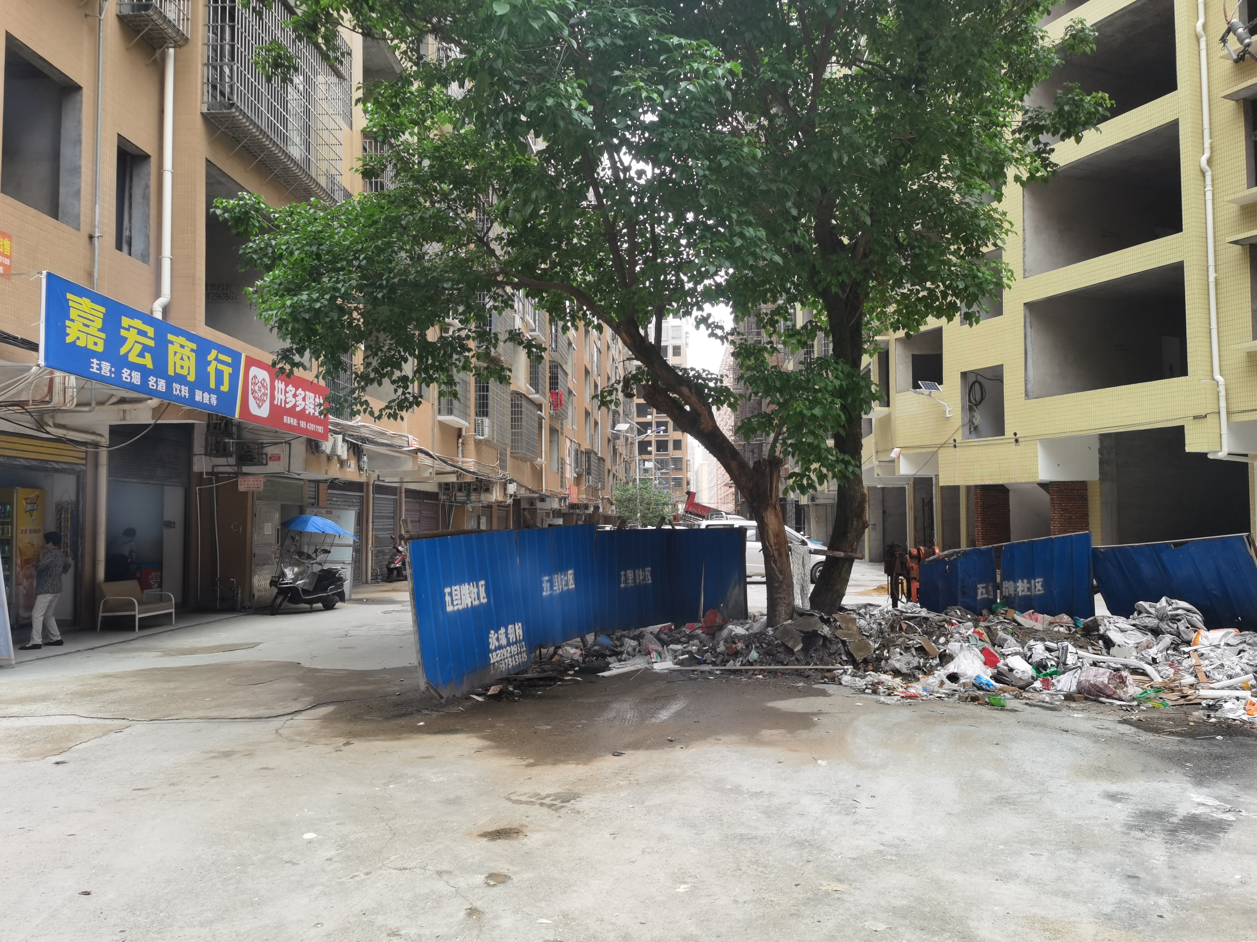 耒阳市新城一路腾凤新城c区变压器垃圾成堆