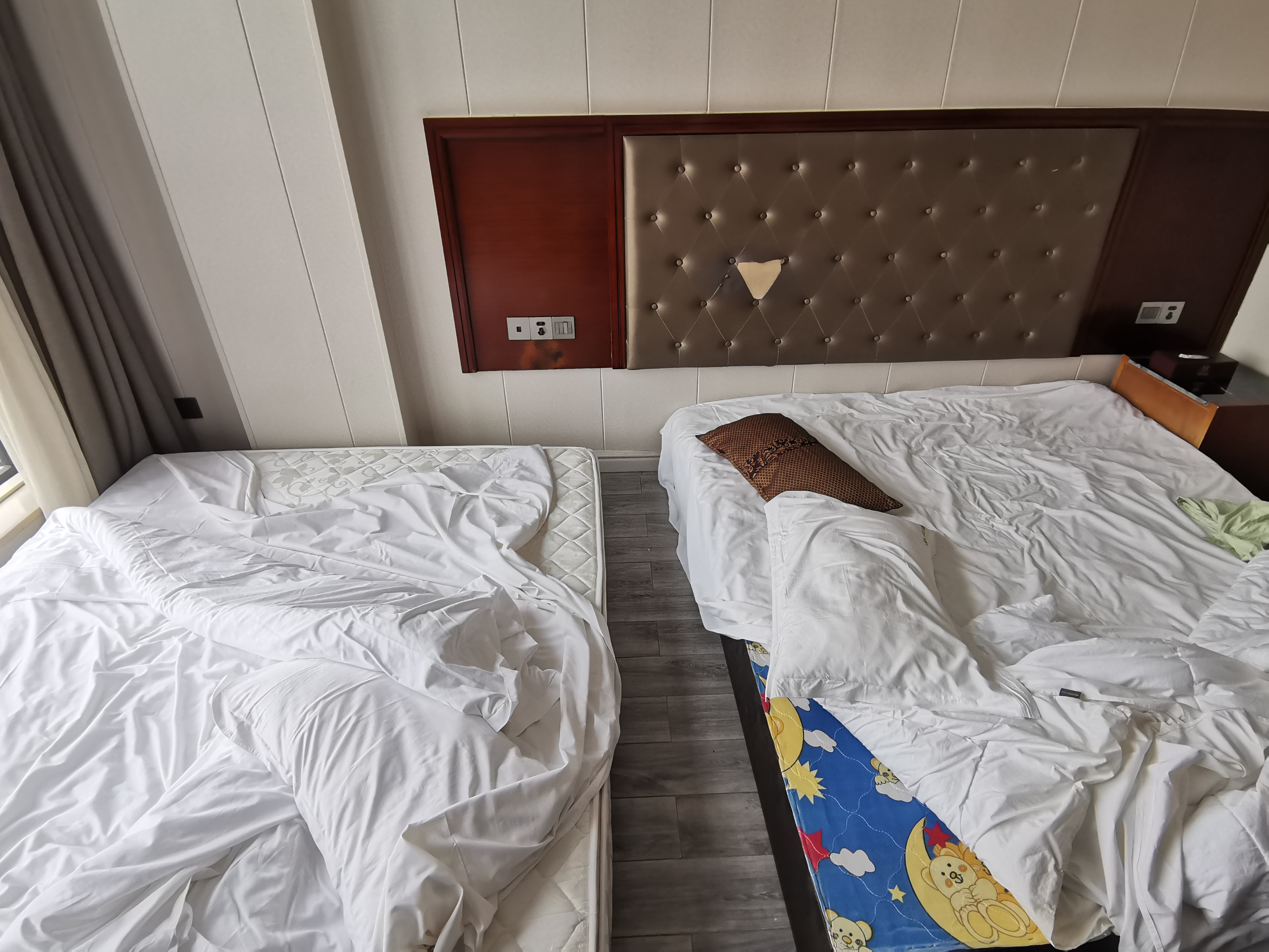 华容三中学考住宿条件非常差