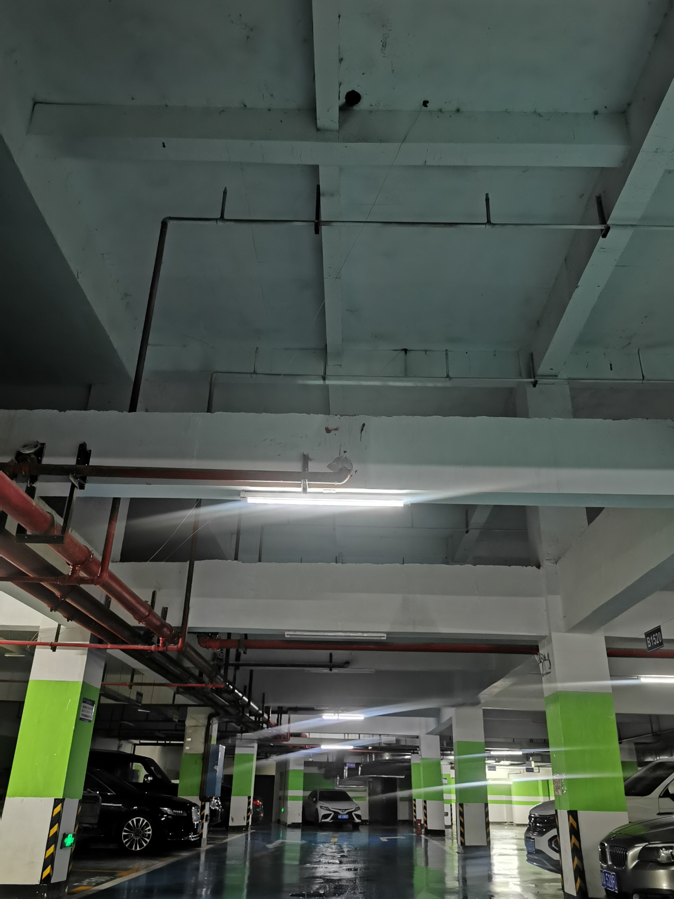 长沙澳海谷山府3栋和6栋地下车库之间的消防主管被拆了5根