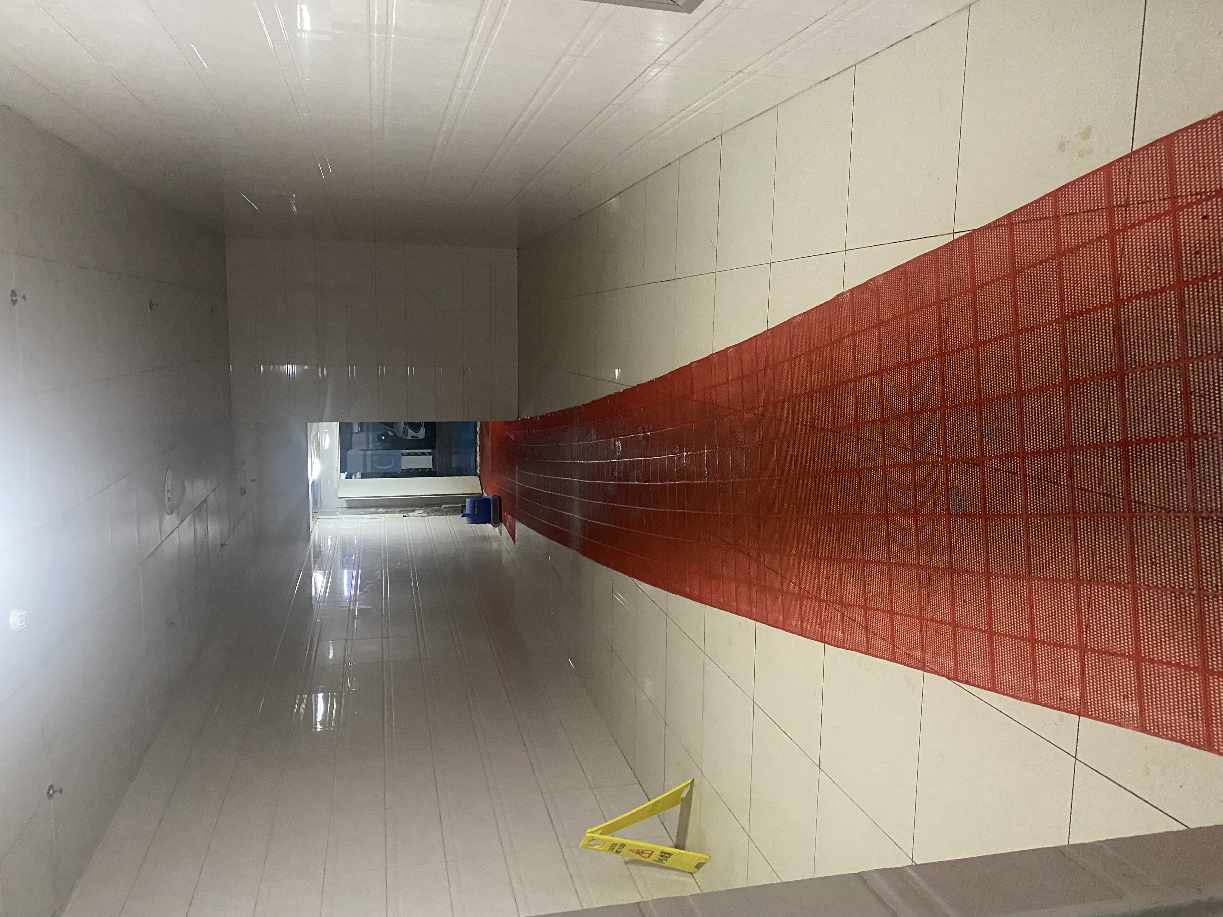 湘江新区碧桂园培文府地下室入户大堂墙壁常年漏水