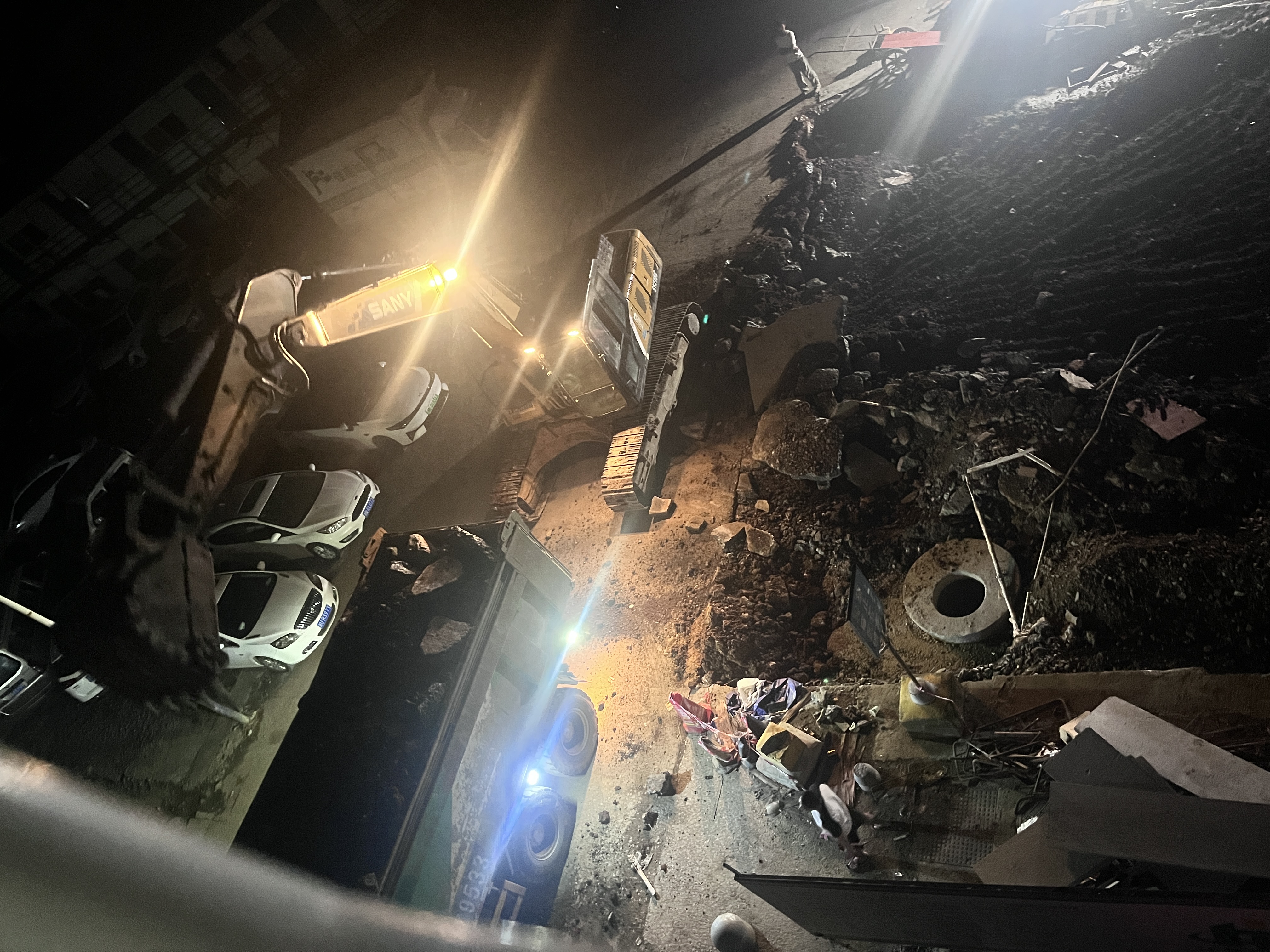 鹤城区锦绣湘维小区凌晨施工严重扰民