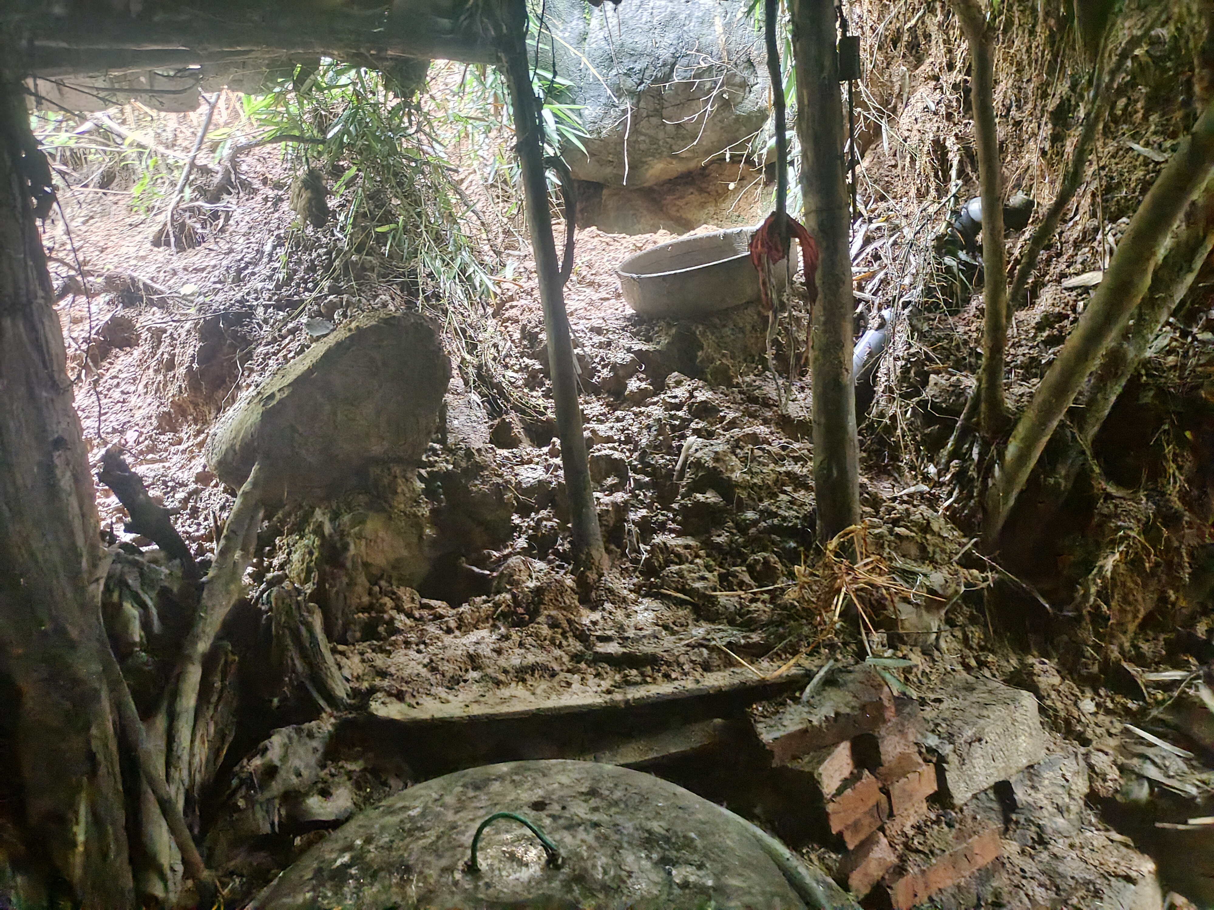 邵阳县谷洲镇湾塘村2组邻居房屋保矿塌方对我家造成的损失