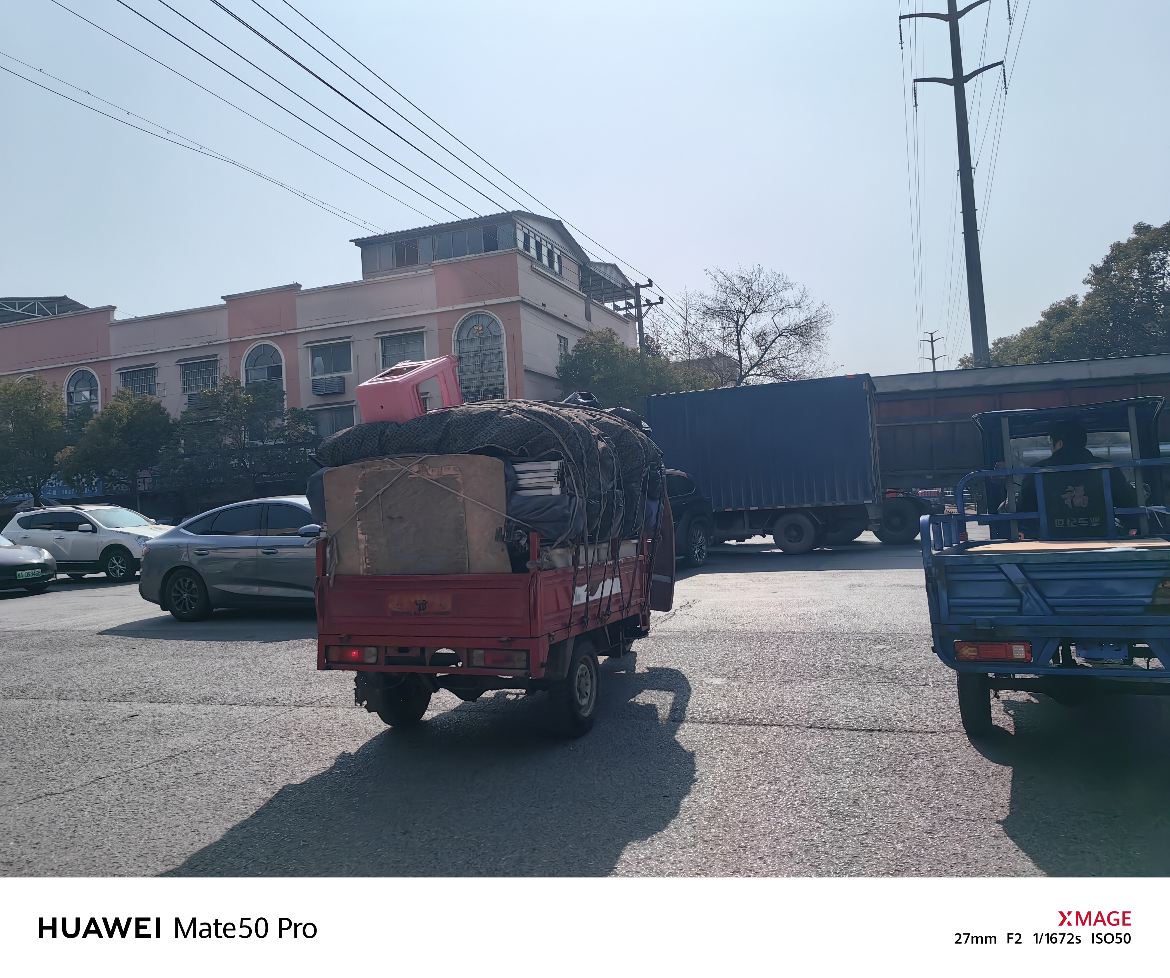 岳塘区长株潭大市场红易路路段交通混乱无管理